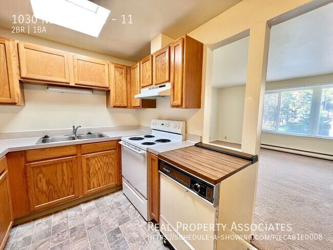 Building Photo - 1030 NE 125th St