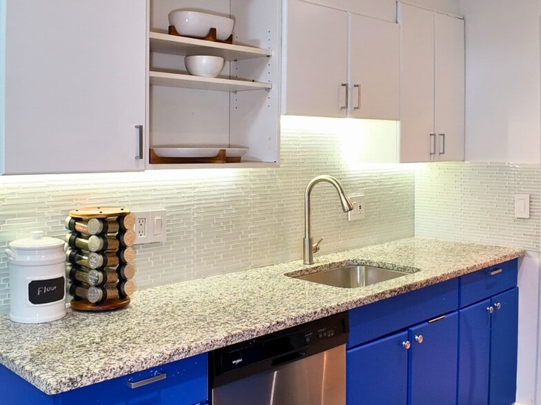 Building Photo - 2231 Castle Rock Square