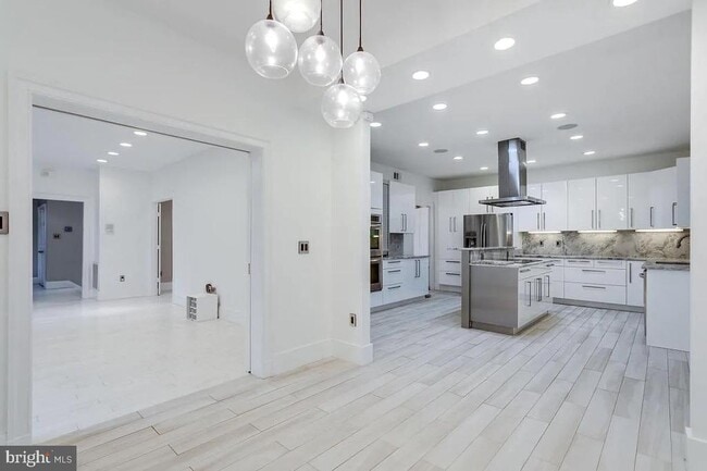 Building Photo - 4611 Charleston Terrace NW