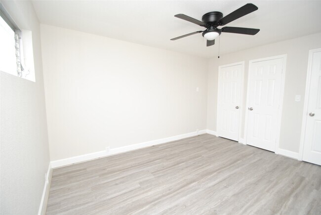 Building Photo - 2515 Yoakum Blvd