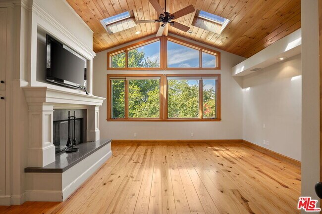 Building Photo - 7972 Mulholland Dr