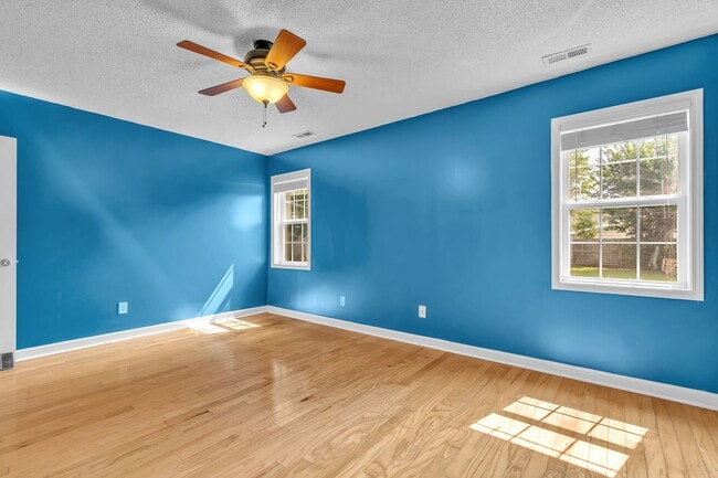 Building Photo - 403 Arabian Ln