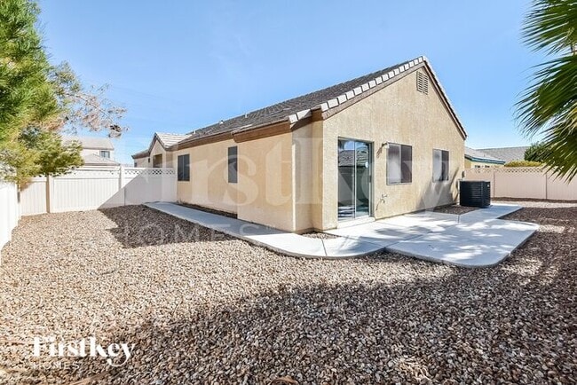 Building Photo - 5635 Tropic Breeze St
