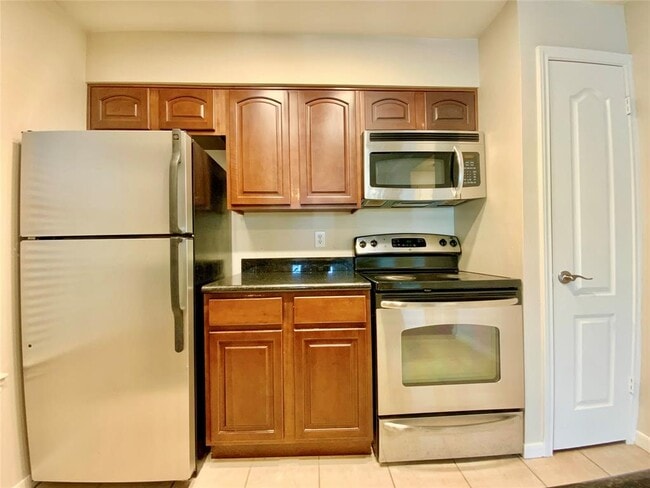 Building Photo - 6000 Shepherd Mountain Cove