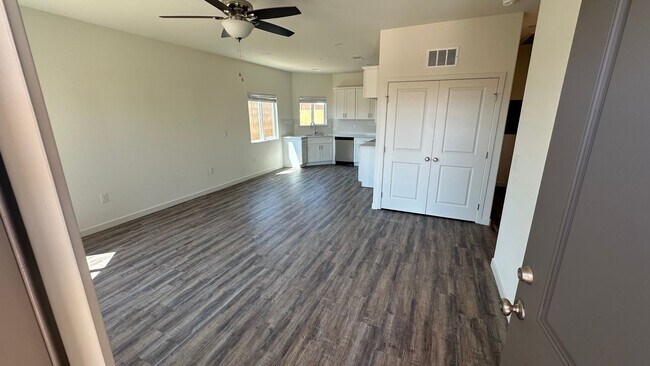 Building Photo - Coyote Run Duplexes 6000