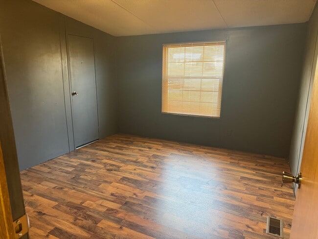 Building Photo - 3 Bedroom 2 Bathroom Mobile Home located in Rogersville, TN