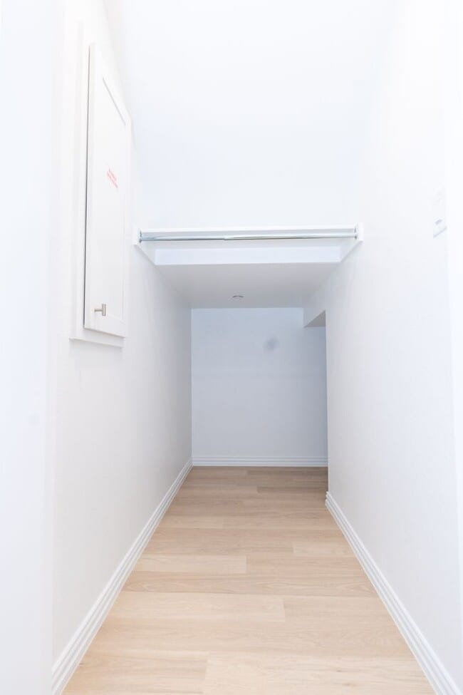 Building Photo - 9508 Espalier St