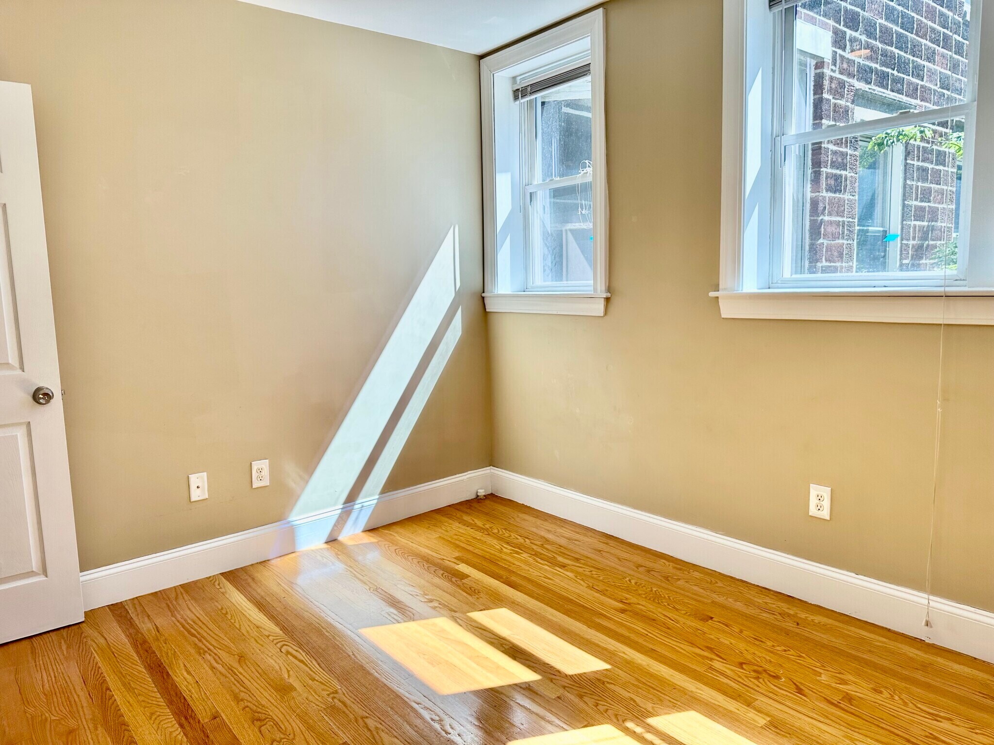 Building Photo - 72 Egmont St