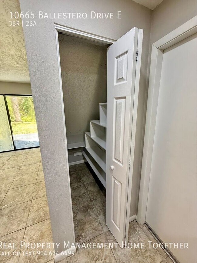 Building Photo - 10665 Ballestero Dr E