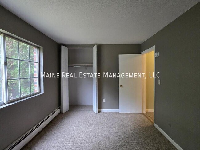 Building Photo - 10 Tall Pines Dr