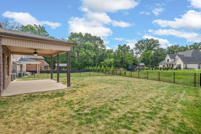 Building Photo - Pet Friendly Four Bedroom with Bonus!