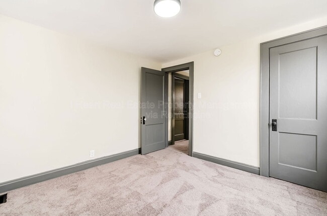 Building Photo - 1215 Sullivant Ave