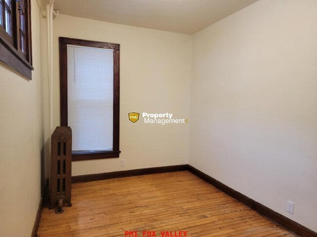 Building Photo - LARGE 2 Bed Lower Downtown Appleton