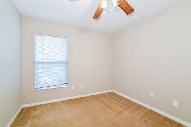 Building Photo - 1176 Stoneham Dr