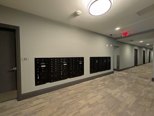 Building Photo - 751 N 6th St