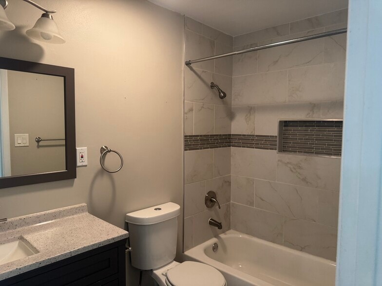 Building Photo - 509 Majestic Dr