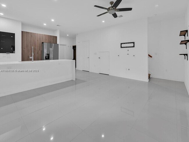 Building Photo - 1350 Crystal Way