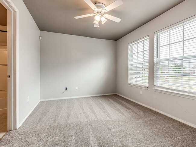 Building Photo - Charming Home in Edmond + Edmond Schools