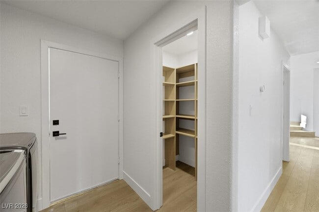 Building Photo - 7132 Mission Hills Dr