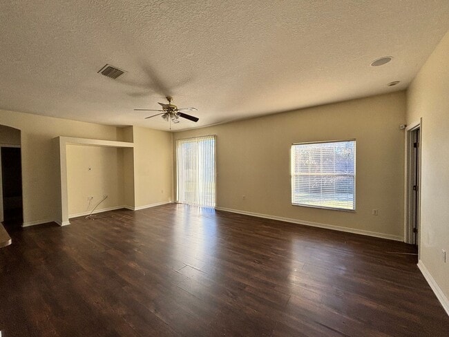 Building Photo - 3/2 Home in Sun Valley SW Ocala