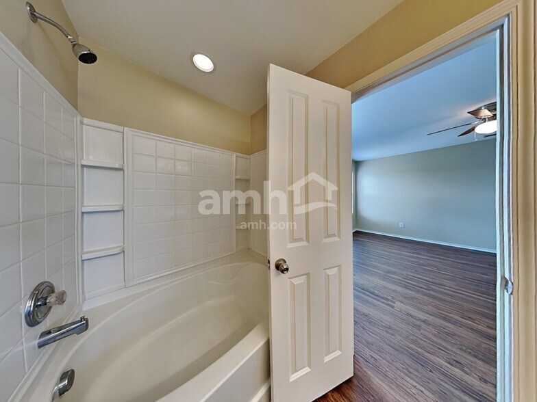 Building Photo - 3112 Varcroft Rd