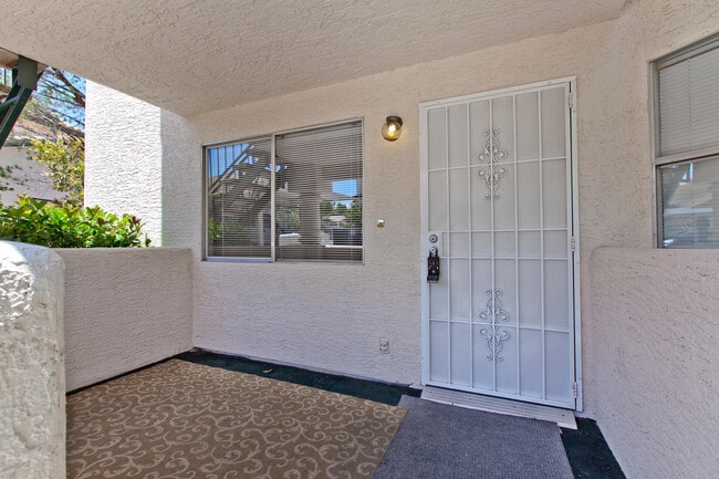 Building Photo - 1ST FLOOR CONDO CLOSE TO SUMMERLIN