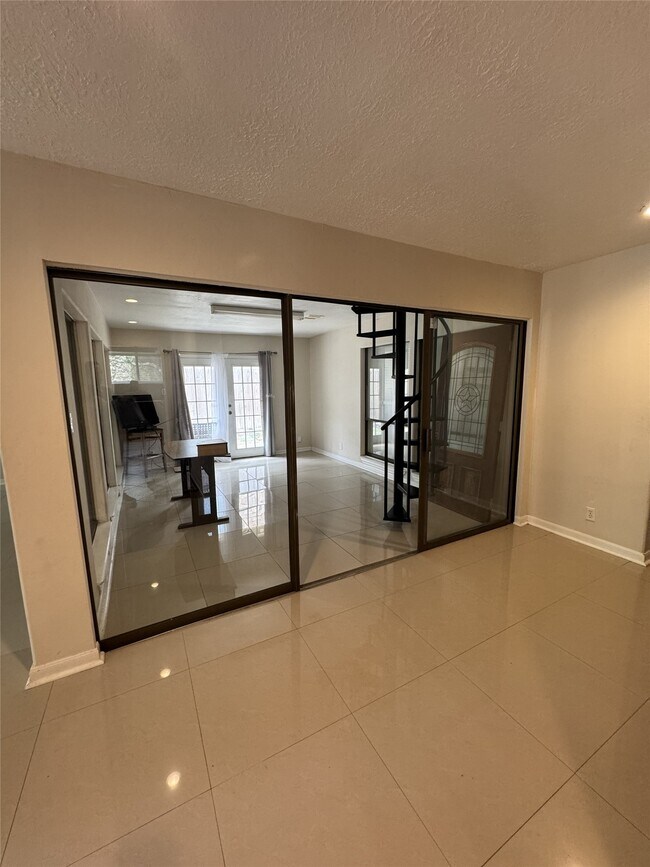 Building Photo - 11322 Briar Forest Dr