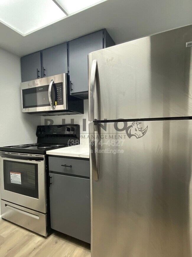 Building Photo - 120 E Utopia Ave