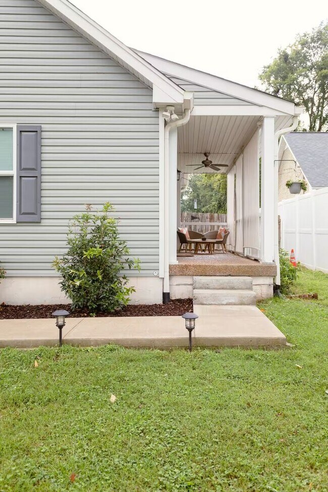 Building Photo - Ideal West Nashville Location!