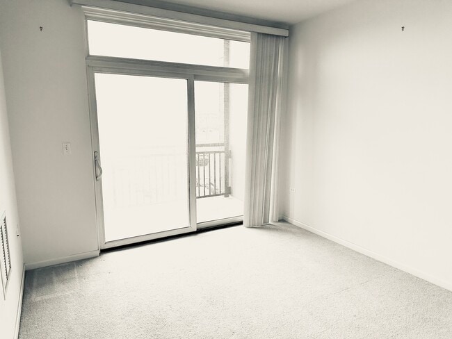 Building Photo - 801 Village Center Dr