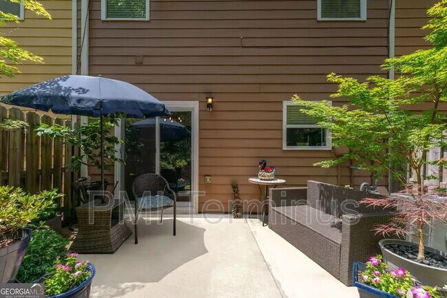 Building Photo - 1914 Lakeshore Overlook Cir NW