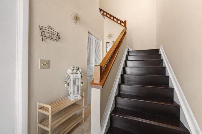 Building Photo - 5359 Buckhead Cir