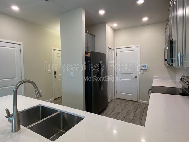 Building Photo - 9348 Tecumseh Dr