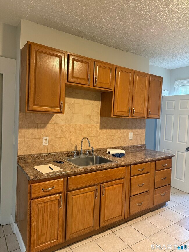 Building Photo - 192 Russ St