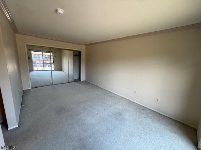 Building Photo - 3844 Bloomingdale Dr
