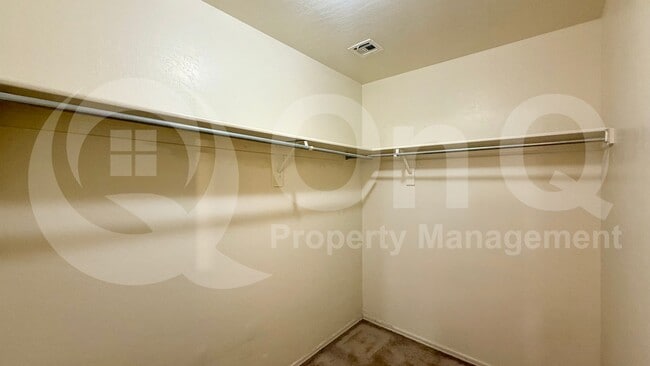 Building Photo - 4170 E Sheffield Ave