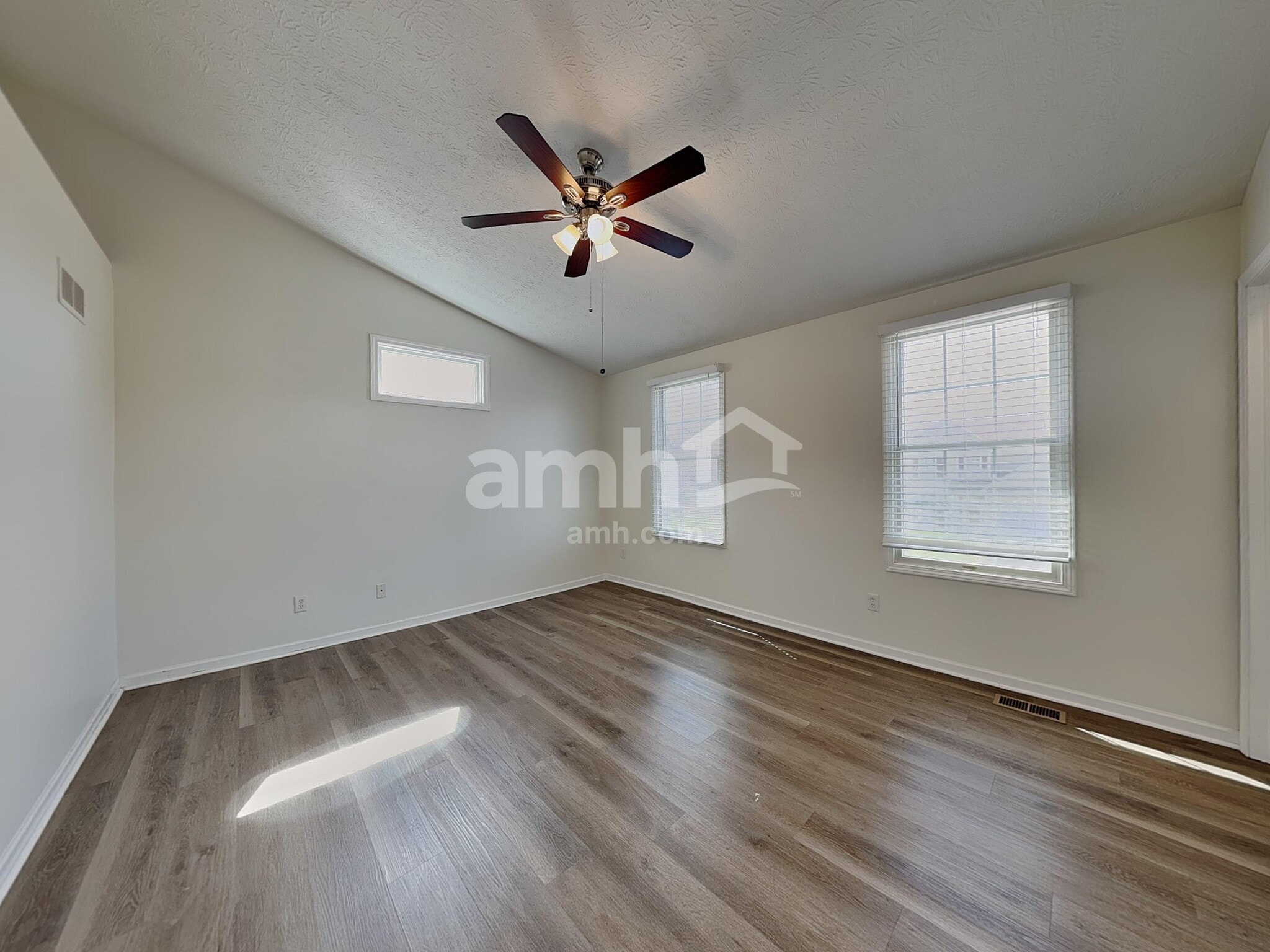 Building Photo - 1176 Tannic St