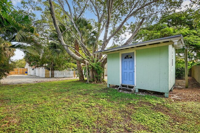 Building Photo - 5009 Spruce Ave