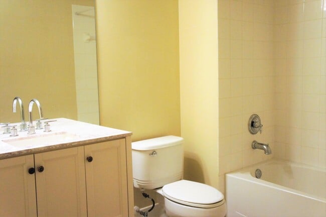 Building Photo - 1032 Pinewood Lake Ct