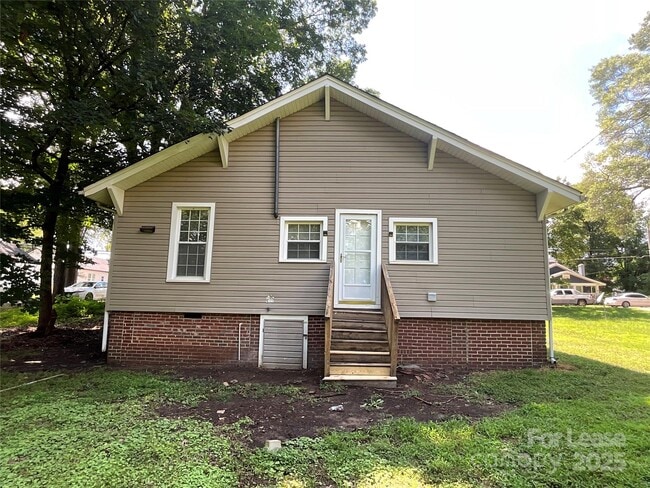 Building Photo - 1123 Fifth St