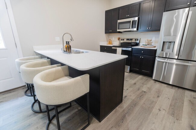Building Photo - 2809 Emery Dr