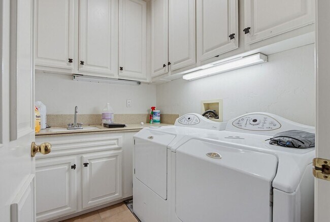 Building Photo - Gorgeous Custom Built Scripps Ranch Home Available Now!