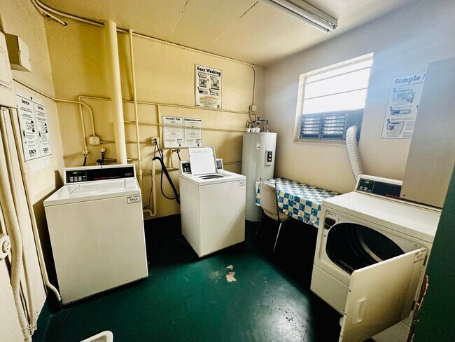 Building Photo - 1333 E Hallandale Beach Blvd