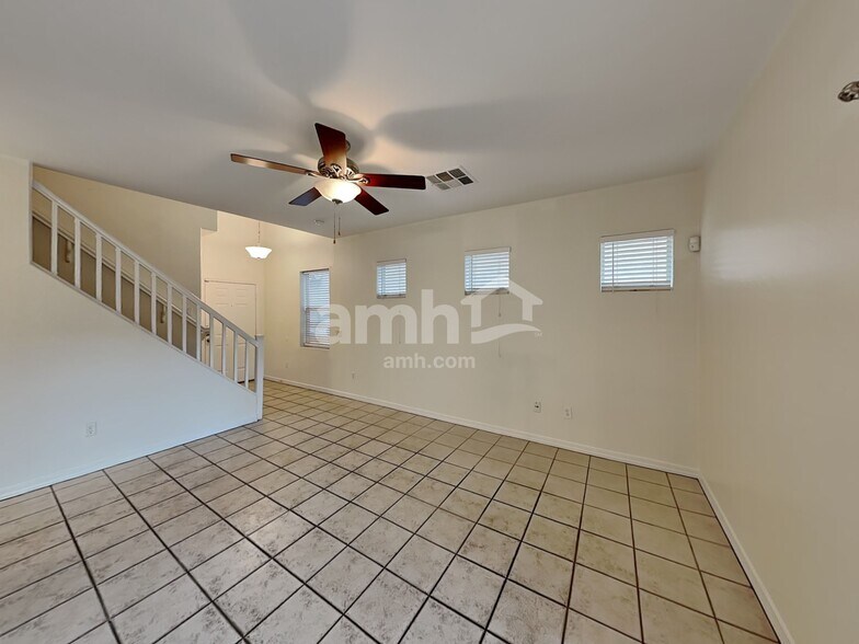 Building Photo - 2030 S 87th St