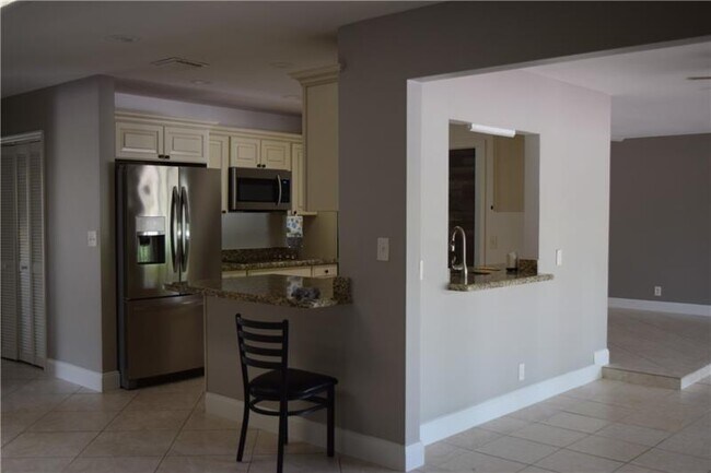 Building Photo - 4625 Glenwood Dr