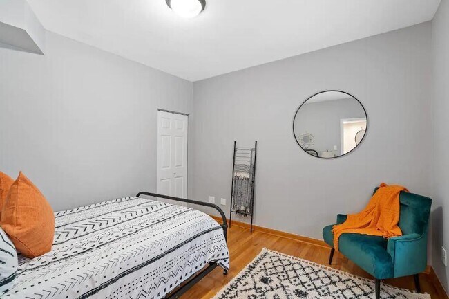 Building Photo - 1450 W Webster Ave
