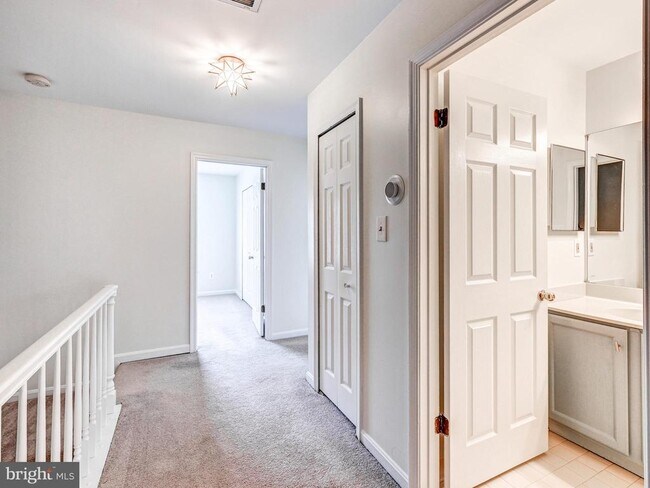 Building Photo - 29 Tenby Ct