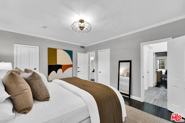 Building Photo - 560 Croft Ave