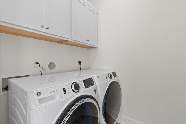 Building Photo - 6704 Abode Ave