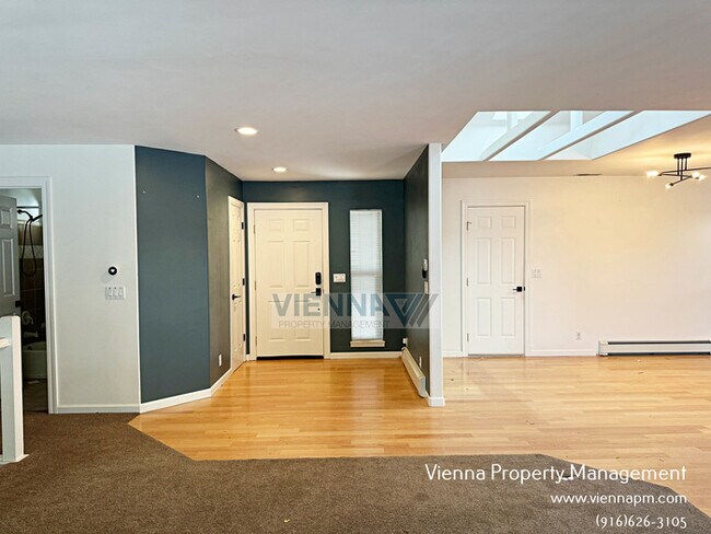 Building Photo - Beautiful Loomis Solar Home with Pool and Spa!!